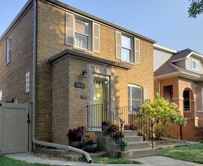 5239 N Normandy Ave, Chicago, IL 60656