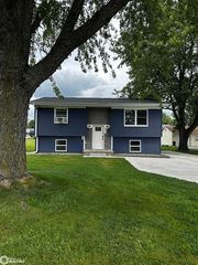 610 E  Pershing Dr, Brooklyn, IA 52211