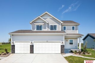 1906 Hummingbird Dr, Bellevue, NE 68123