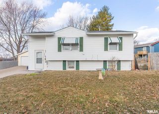 2530 W  55th St, Davenport, IA 52806