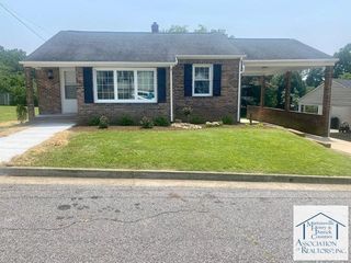 106 Roselawn Hts, Martinsville, VA 24112