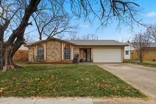1739 Oak Lake Dr, Irving, TX 75060