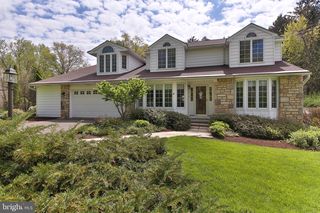25 Townview Dr, Doylestown, PA 18901