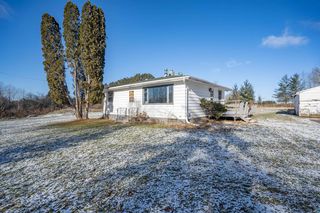 5867 Maple Grove Rd, Hermantown, MN 55810