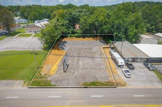 E  Broad St, Smithville, TN 37166
