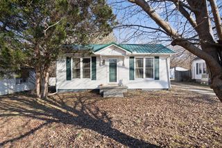 211 N  Lake St, Paris, TN 38242
