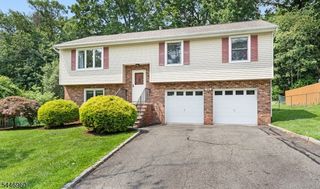 8 Reidar Dr, Succasunna, NJ 07876