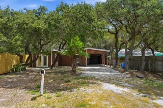 830 Rowe St, Rockport, TX 78382