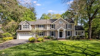 34 West Dr, Livingston, NJ 07039