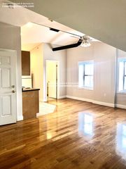 725 Merrimack St #304, Lowell, MA 01854