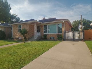 7918 W  Oakton St, Niles, IL 60714