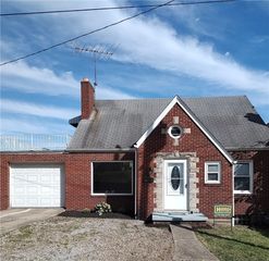 1304 Bakerstown Rd, Tarentum, PA 15084