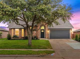 506 Kensington Dr, Midlothian, TX 76065