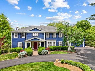 2780 Walsh Rd, Cincinnati, OH 45208
