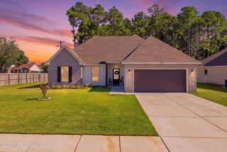 880 Leeward Dr, Biloxi, MS 39532