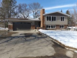 1016 Riverview Dr SW, Valley City, ND 58072