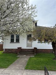 15 Katherine St, Struthers, OH 44471