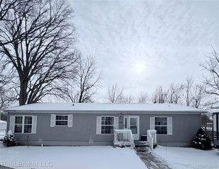 6054 Lapeer Rd, Burton, MI 48509