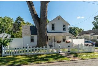 23 Middle St, Springfield, MA 01104