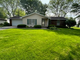 5287 S  Mill Pond Rd, Rochelle, IL 61068