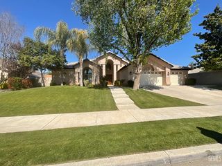 12504 Crown Crest Dr, Bakersfield, CA 93311