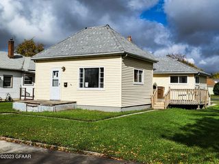 106 5th St NW, East Grand Forks, MN 56721