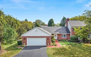7 Douglas Dr, Sugar Grove, IL 60554