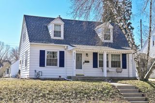 8205 West Honey Creek PARKWAY, Milwaukee, WI 53214