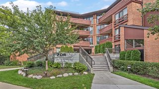 706 Waukegan Rd #C-402, Glenview, IL 60025