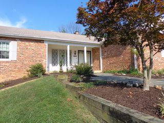 8126 Dunsinane Ct, Mc Lean, VA 22102
