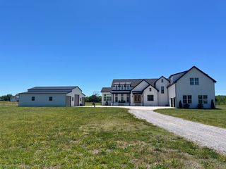 5915 Lakeview Rd, Springfield, TN 37172