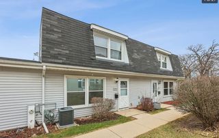 1945 Hancock Dr, Hoffman Estates, IL 60169