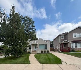 5115 N  Mobile Ave, Chicago, IL 60630