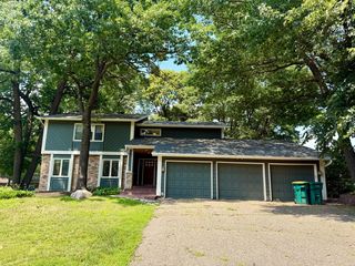 8440 Bayridge Ln, Bloomington, MN 55438