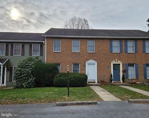 3492 Glen Eagles Dr, Chambersburg, PA 17202