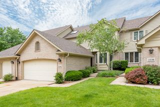 2240 Durand Dr, Downers Grove, IL 60515