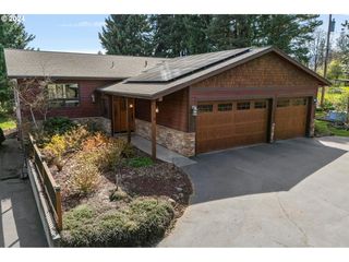 4325 Barrett Dr, Hood River, OR 97031
