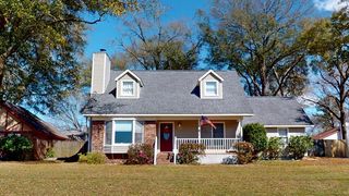 104 Wildwood Dr, Enterprise, AL 36330