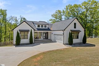105 Forest St, Greer, SC 29651