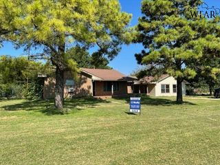 101 Lakeview Dr, Byers, TX 76357
