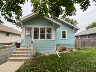 916 E  6th Ave, Mitchell, SD 57301