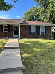 512 E  Mary Dr, Troy, IL 62294
