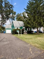 206 Delacy Dr, North Plainfield, NJ 07060