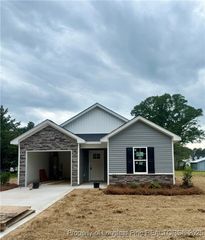 412 Maple St, Roseboro, NC 28382