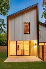 605 E  7th St, Bonham, TX 75418
