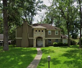 2695 S  Woodloch St, Conroe, TX 77385
