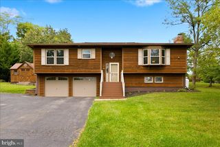 409 Sunset Cir, Cross Junction, VA 22625