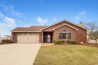 210 Knoll Ridge Blvd, Kendallville, IN 46755