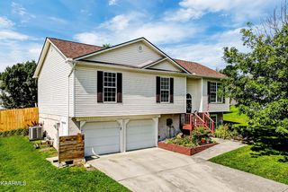 7575 Rising Brooks Ln, Knoxville, TN 37918