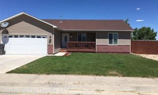 609 Olive Cir, Rawlins, WY 82301